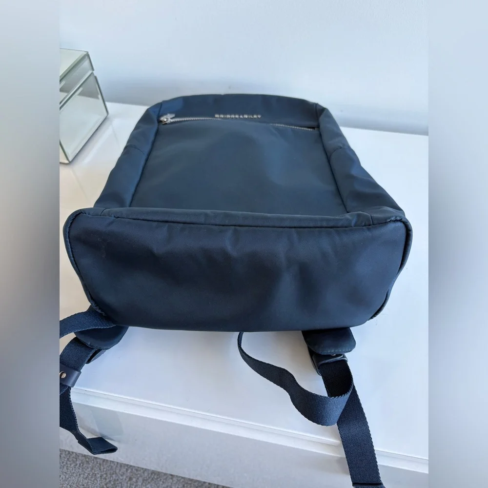 NWOT Briggs & Riley slim Rhapsody navy backpack - Picture 11 of 15